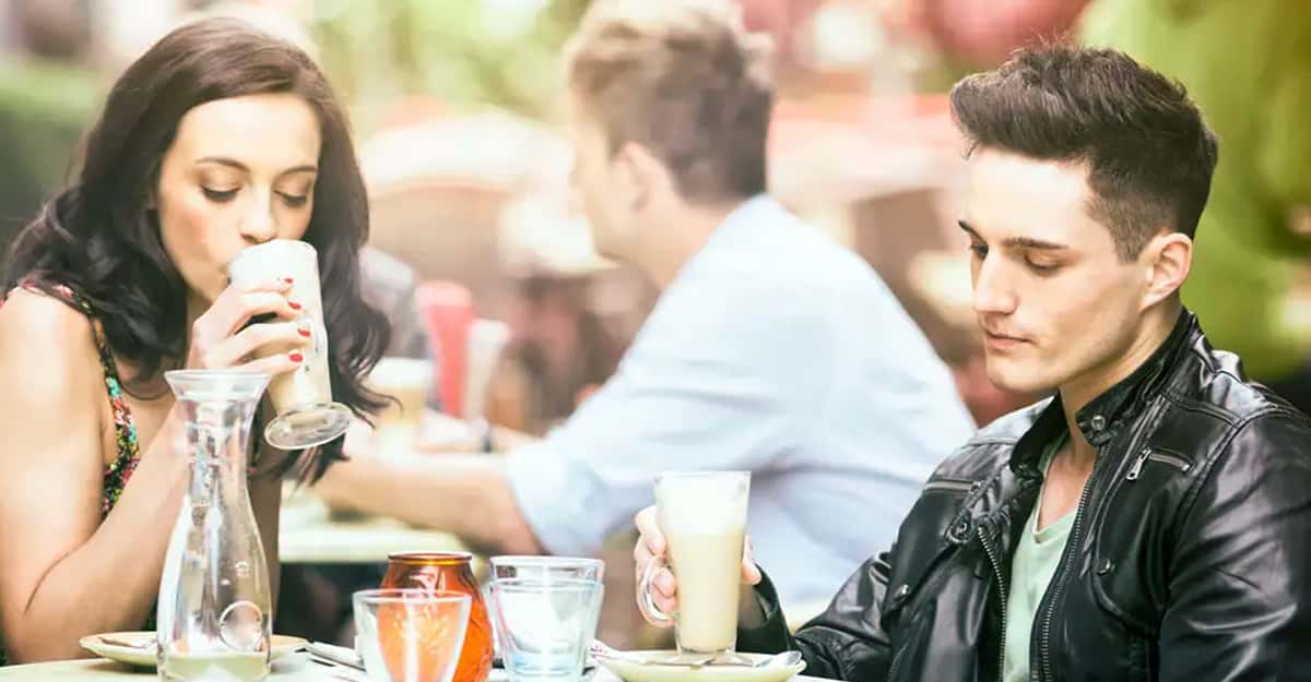 Guys Share The Most Obvious Signs From Girls That They Totally Missed