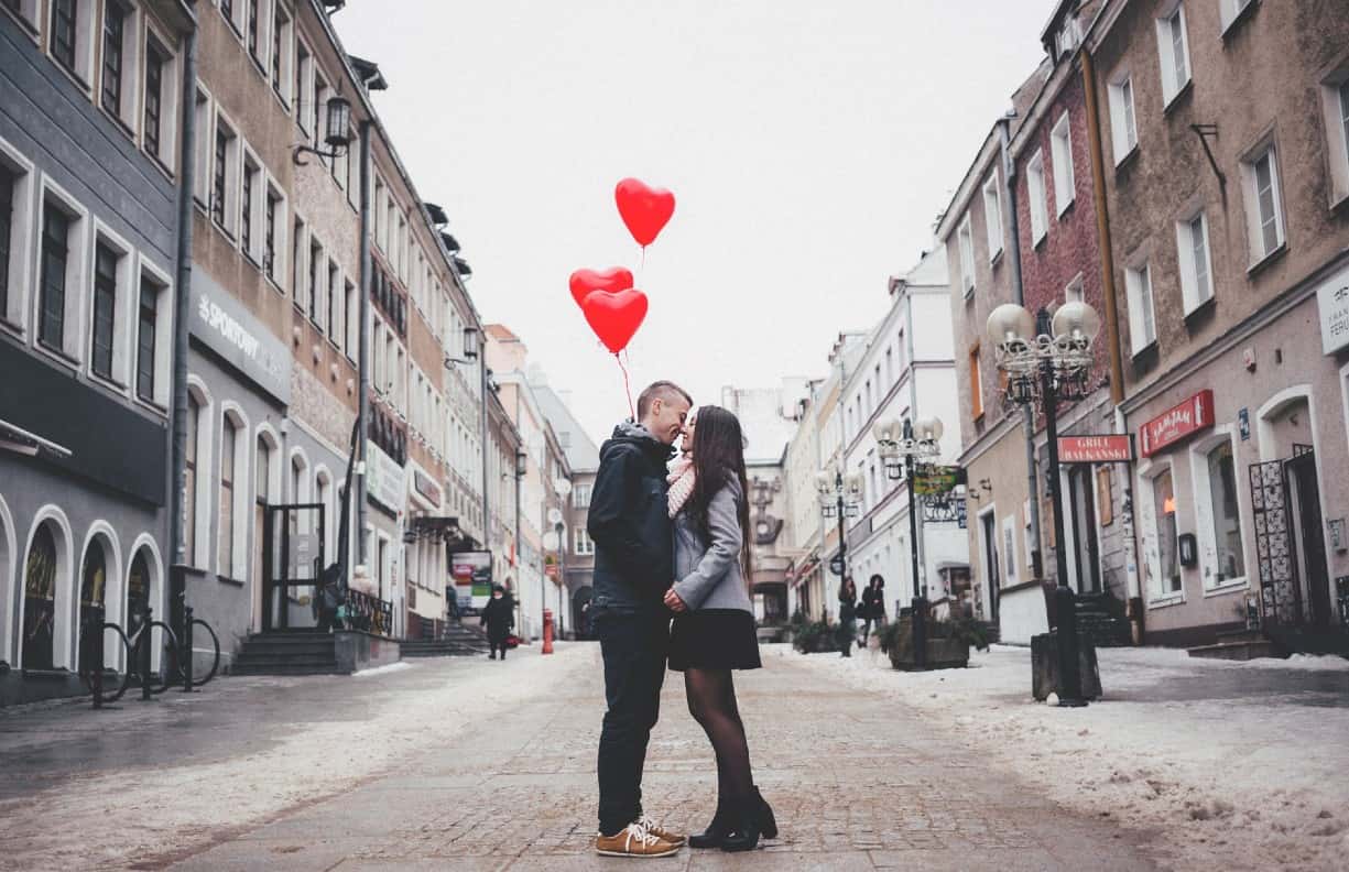 Waiters Share The Biggest Valentine’s Day Disasters They’ve Ever Seen