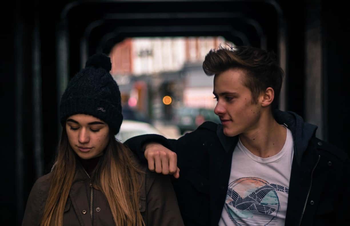 Women Share Behaviors That Men Think Are Attractive, But Really Aren’t
