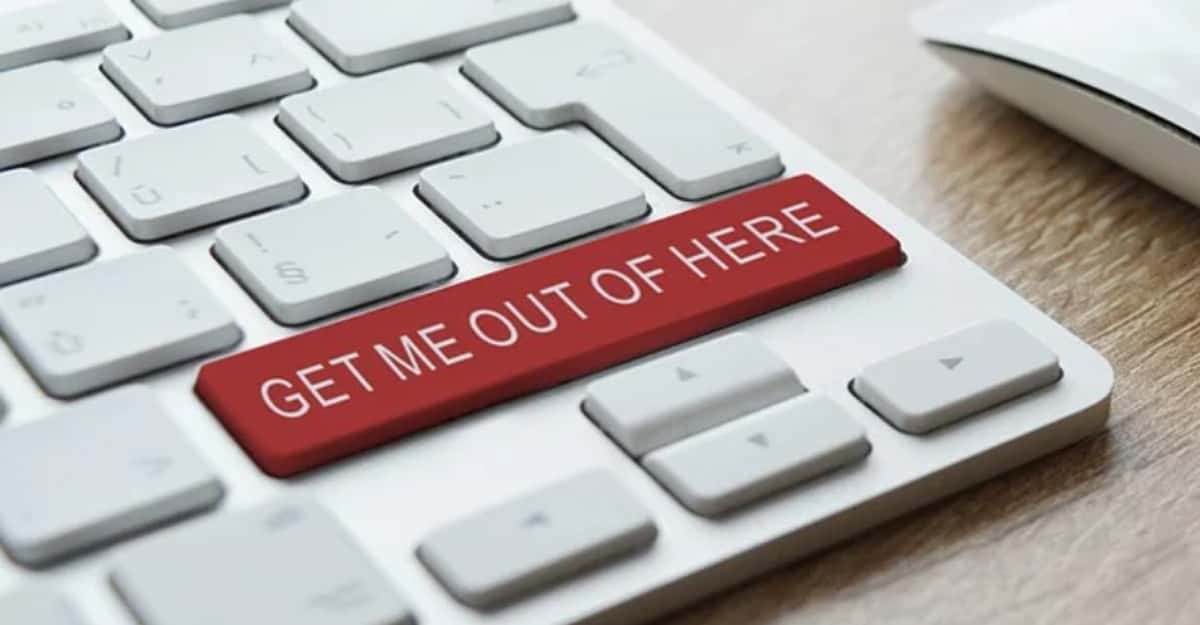 MLM Scam: 13 Signs A 'Business' Is Really A Pyramid Scheme