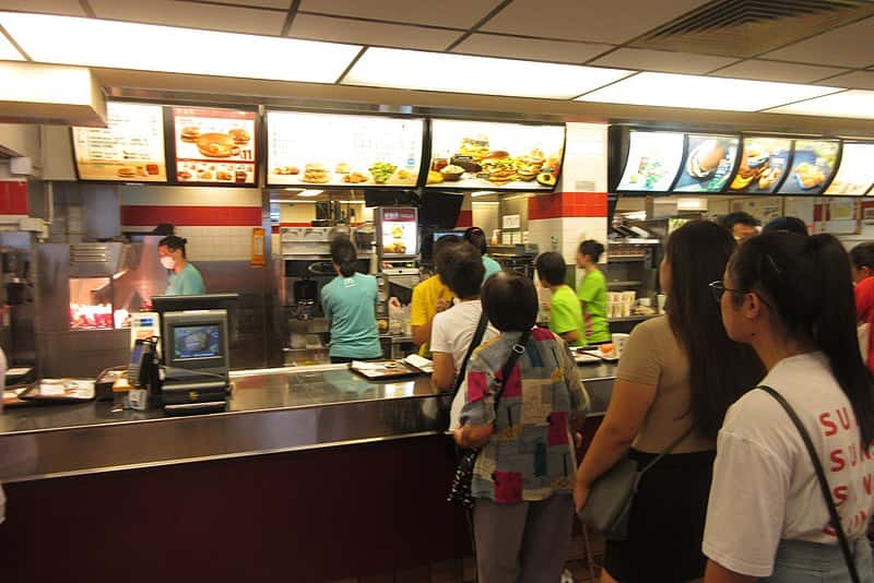 800px-HK_觀塘_Kwun_Tong_裕民坊_Yue_Man_Square_裕民坊大廈_Yue_Man_Mansion_shop_upstair_McDonalds_interior_August_2017_IX1_10