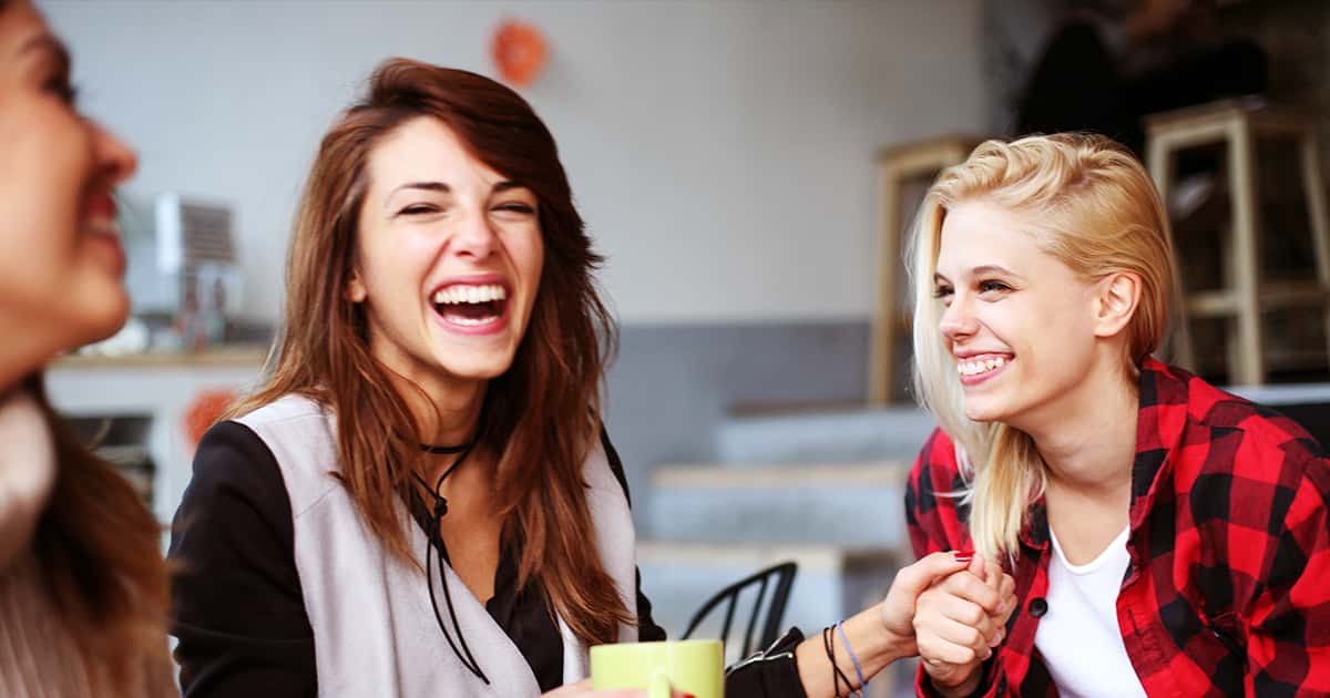 People Share The Awkward Times They Shouldn't Have Laughed—But They Did Anyway