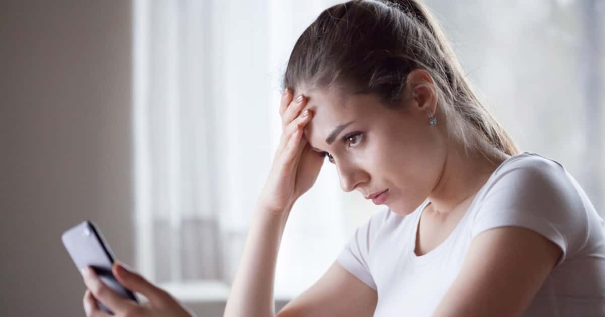 People Share The Crushing Moment They Realized “These Aren’t Really My Friends”