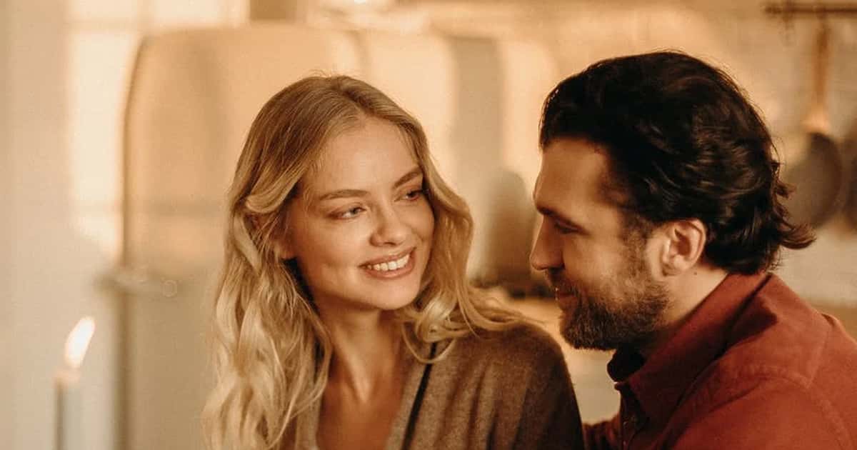 It Turns Out That Dating A Celebrity Is, Um, Very Weird