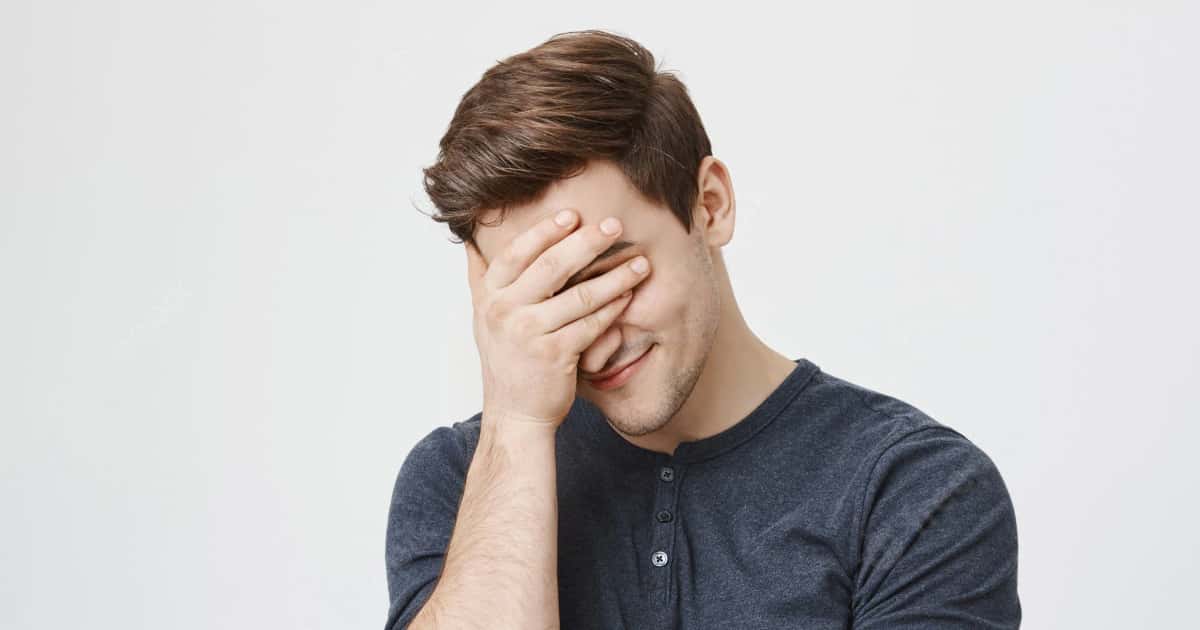 Embarrassed Folks Share The Most Inappropriate Times They Burst Out Laughing