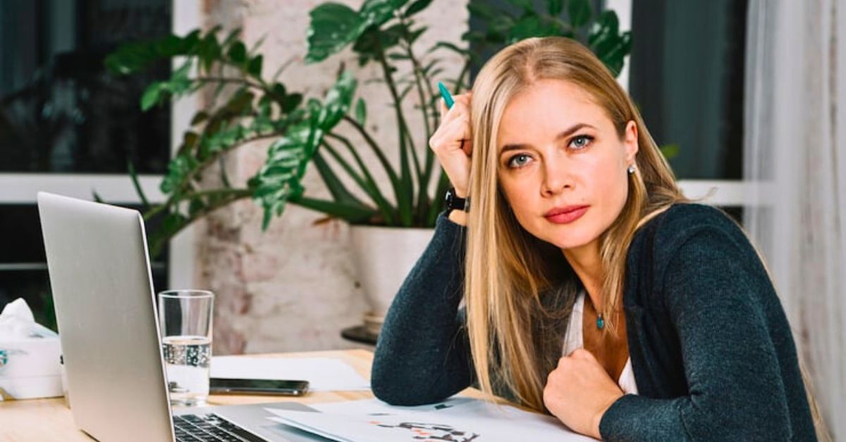 HR Experts Are Begging Young Employees To Avoid These Unprofessional Behaviors At Work
