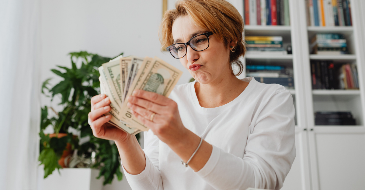 woman-counting-the-money