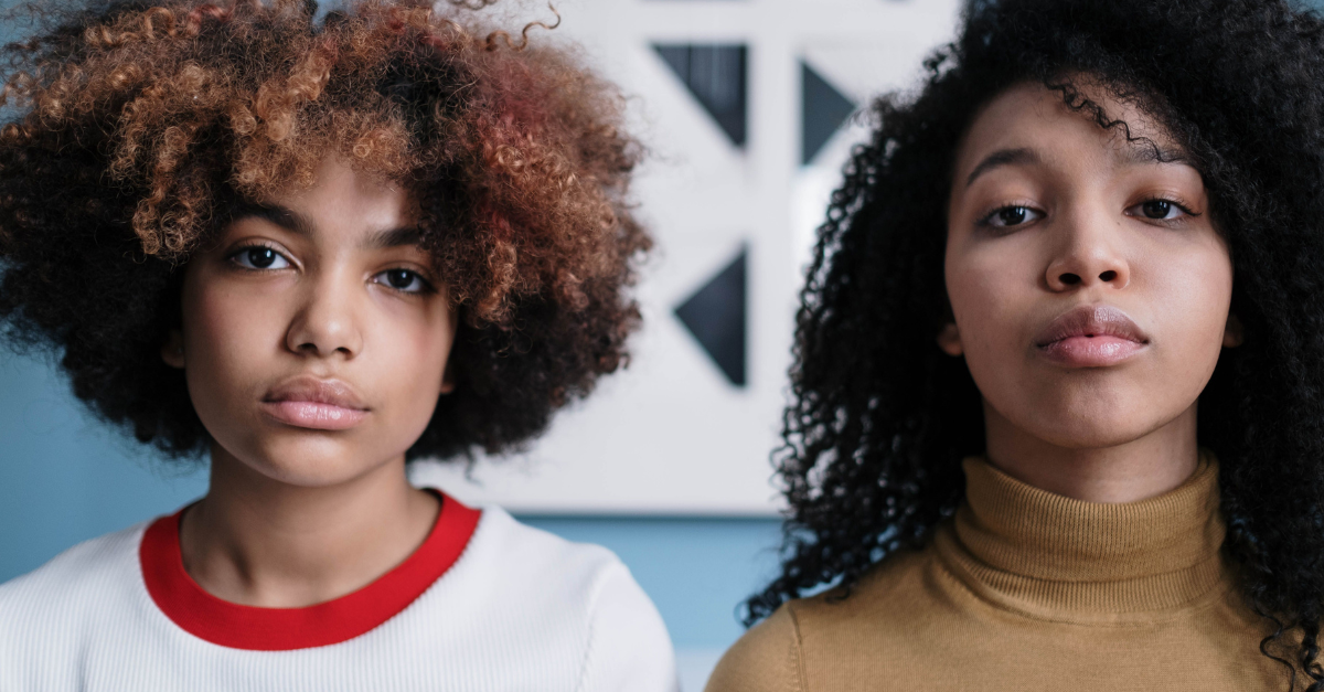 photograph-of-sisters-with-curly-hair